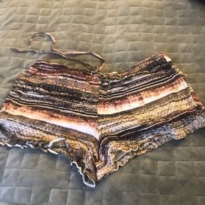 Ruffle cloth shorts with tie